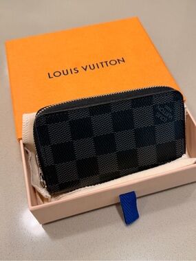 Louis Vuitton Small Men’s Zip Card Holder in Damier Graphite
